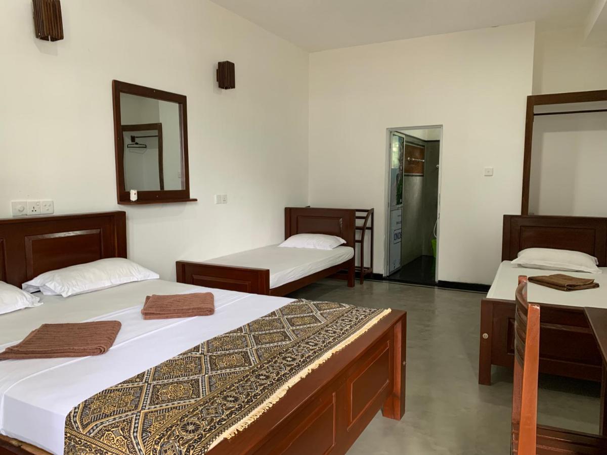 Ceylon Surf Guest And Restaurant Bed & Breakfast Weligama Luaran gambar