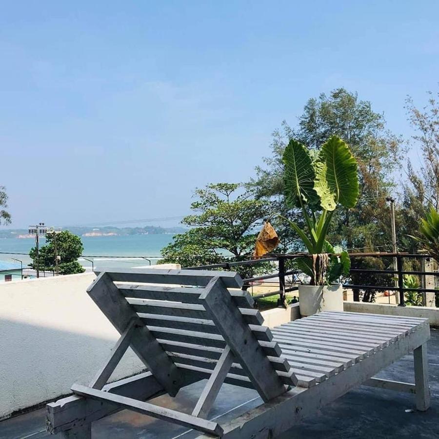 Ceylon Surf Guest And Restaurant Bed & Breakfast Weligama Luaran gambar