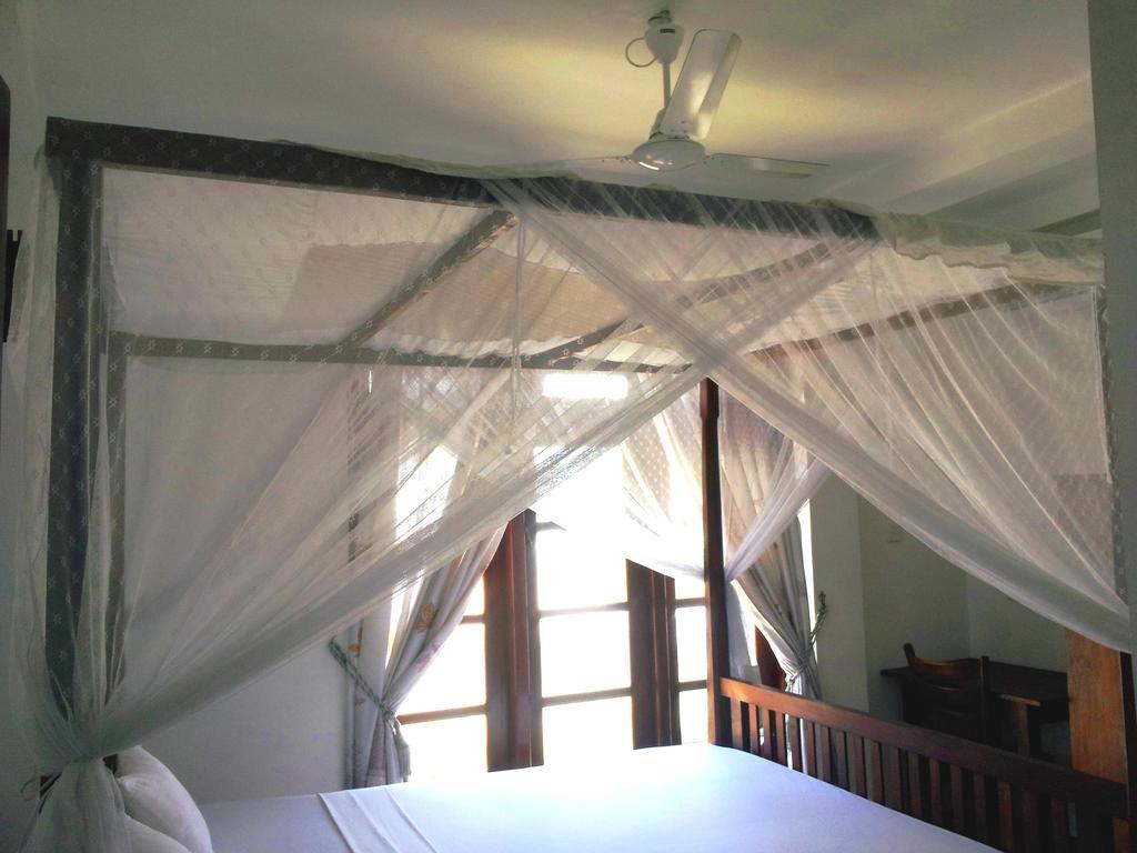 Ceylon Surf Guest And Restaurant Bed & Breakfast Weligama Bilik gambar