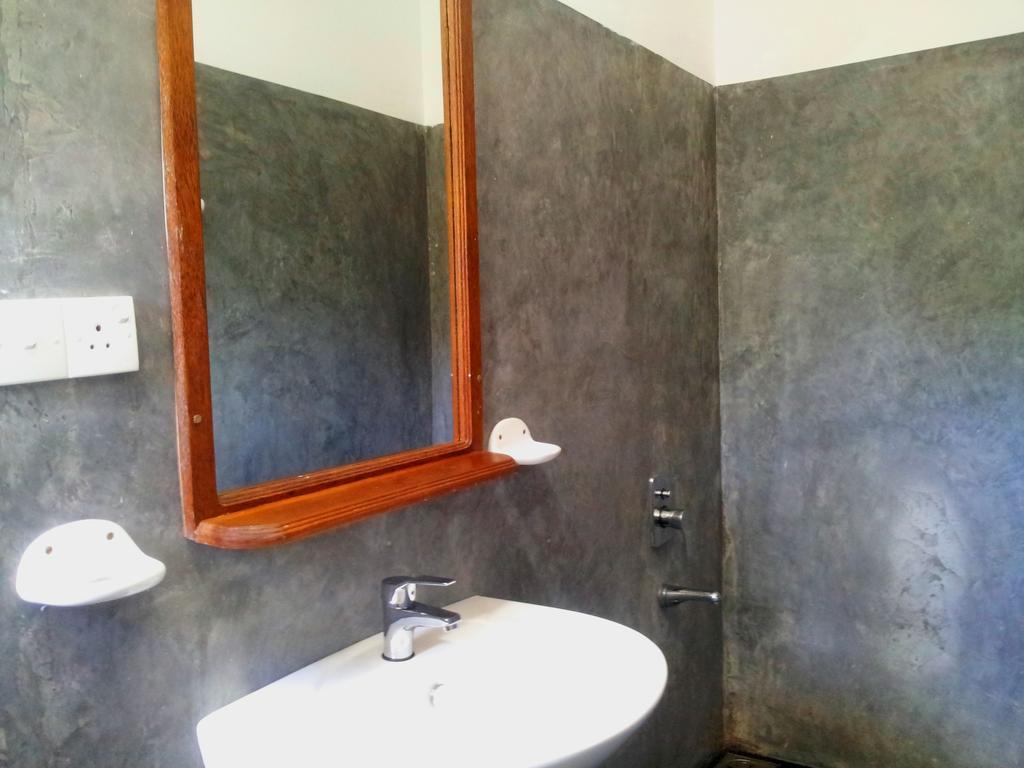 Ceylon Surf Guest And Restaurant Bed & Breakfast Weligama Bilik gambar