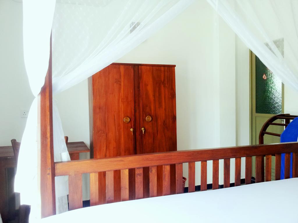 Ceylon Surf Guest And Restaurant Bed & Breakfast Weligama Bilik gambar