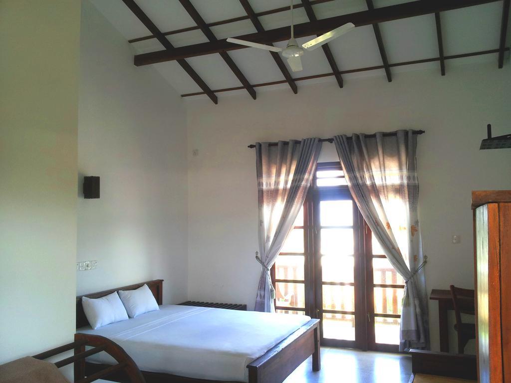 Ceylon Surf Guest And Restaurant Bed & Breakfast Weligama Bilik gambar