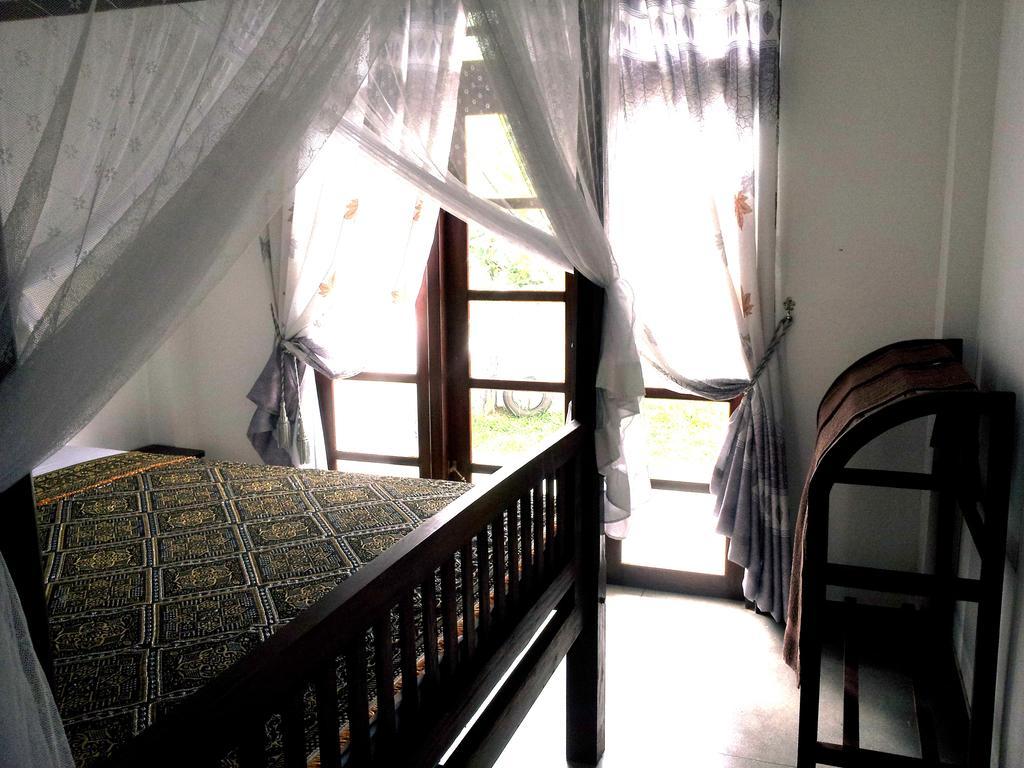 Ceylon Surf Guest And Restaurant Bed & Breakfast Weligama Bilik gambar