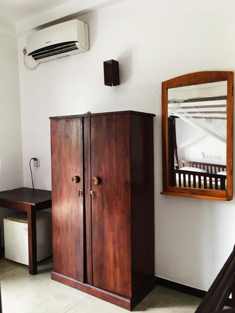 Ceylon Surf Guest And Restaurant Bed & Breakfast Weligama Luaran gambar