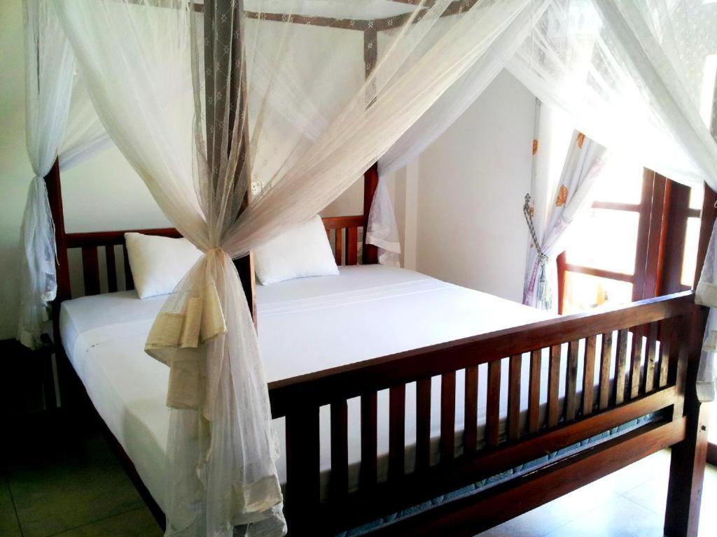 Ceylon Surf Guest And Restaurant Bed & Breakfast Weligama Luaran gambar